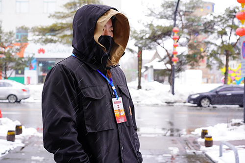 春雪中的守望者：疫情不除，我們不散