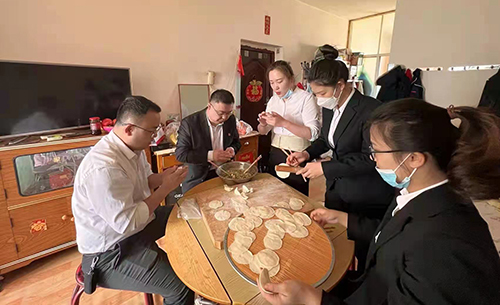 溫泉黨支部開展“真情關(guān)懷暖人心”主題黨日活動